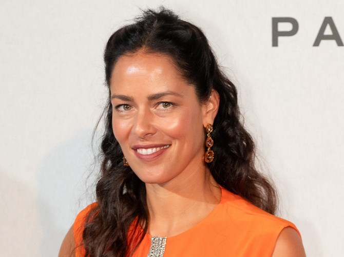 Ana Ivanović na Nedelji visoke mode u Parizu oduševila impresivnom kreacijom