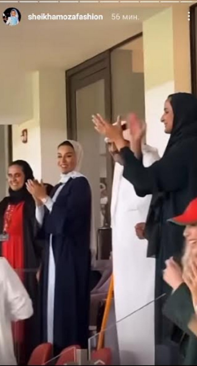 Šejha Moza sa ćerkom na današnjoj utakmici između Maroka i Belgije foto: Instagram/sheikhamozafashion