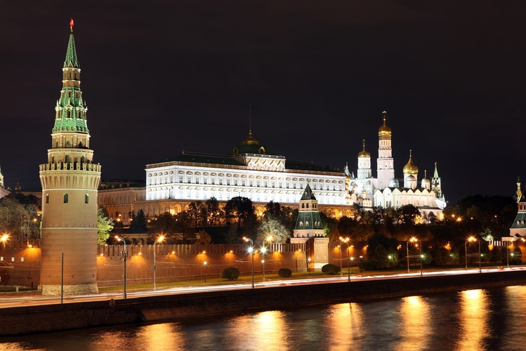 5. miejsce: Kreml moskiewski − gród warowny na wzgórzu, na lewym brzegu rzeki Moskwy. Jego ogólna powierzchnia wynosi 28 hektarów. Jest to warownia z zabudowaniami książęcymi, cerkwiami i budynkami administracyjnymi. Kreml jest centrum politycznym rosyjskiego państwa.