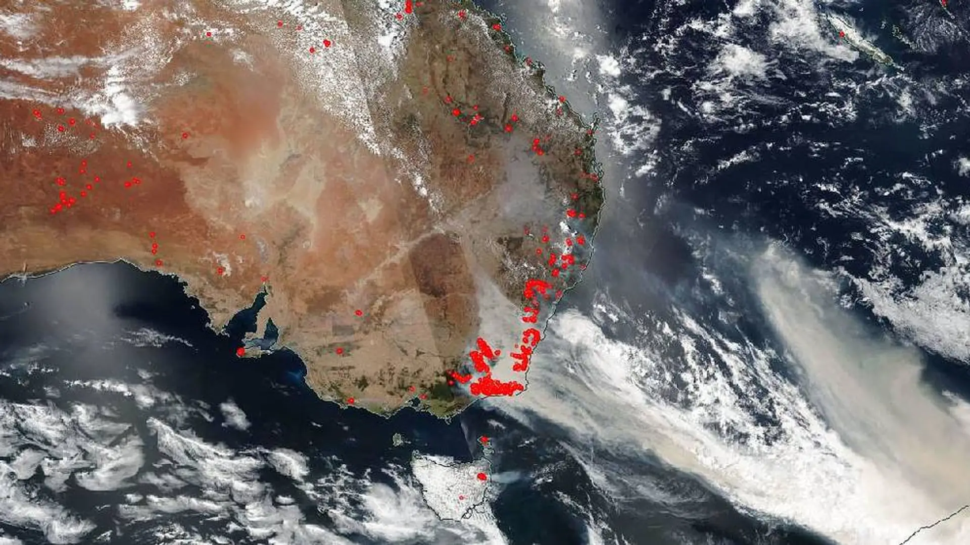 NASA pokazuje, jak wyglądają pożary w Australii widziane z kosmosu. Widok jak z apokaliptycznych filmów