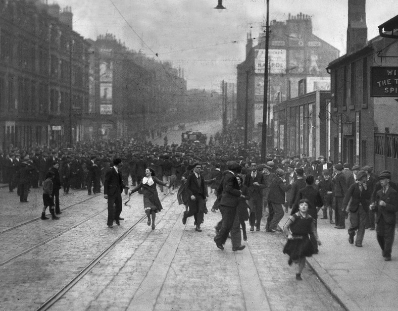 Bójka gangu na Tollcross Road Parkhead w Glasgow w 1933 r.