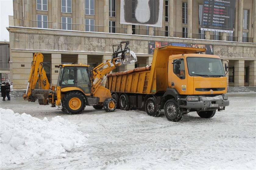 KOLEJNY ATAK ZIMY  SPOWODOWAL DUZE