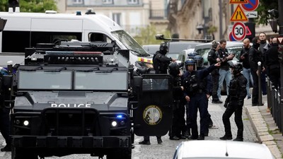 French police detain man who threatened to bomb Iran consulate  in Paris