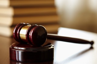 Znane są terminy zawodowych egzaminów adwokackich, radcowskich i notarialnych w 2012 r.