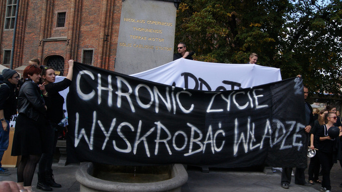 We wszystkich czterech największych miastach województwa kujawsko-pomorskiego kobiety wkrótce ponownie wyjdą na ulice, by wyrazić sprzeciw wobec zaostrzaniu prawa aborcyjnego. Najbardziej oryginalnie zapowiada się manifestacja w Toruniu, która odbędzie się wieczorem pod siedzibą PiS-u.