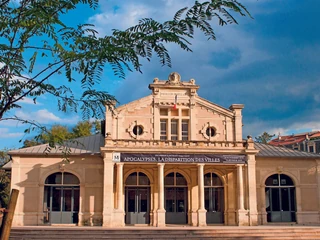 Pavillon Populaire, Montpellier zbudowany w 1891 roku przez architekta Léopolda Carliera, dziś jest przestrzenią wystawienniczą poświęconą sztuce fotograficznej.