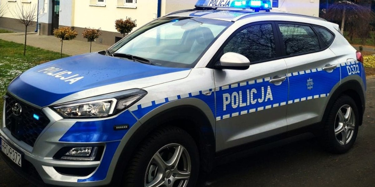 Kierowca seata podjechał pod komisariat. Policjanci nie spuszczali go z oczu [zdjęcie ilustracyjne]