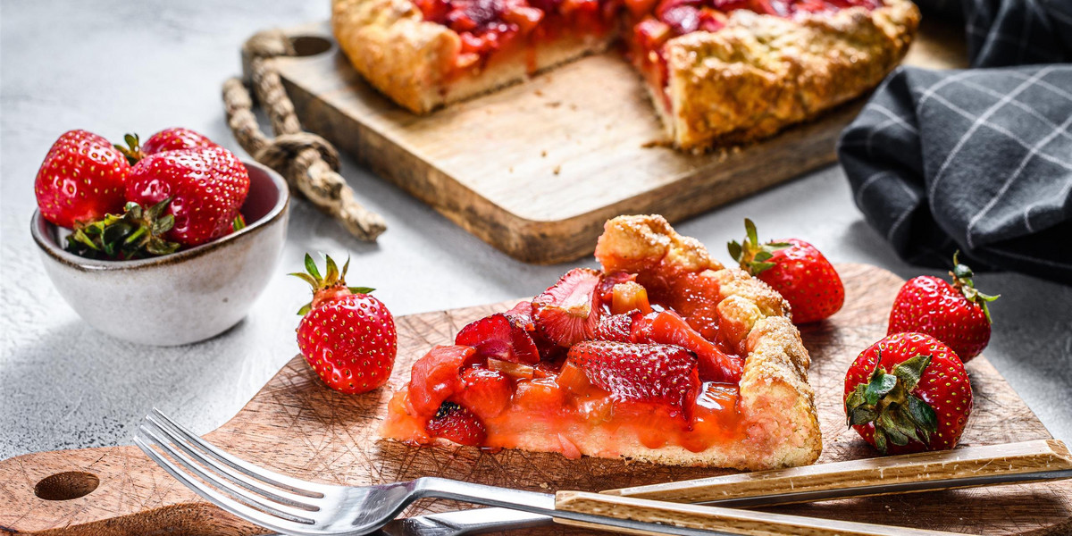 Tarta rustykalna z owocami to najprostszy patent na letni deser.