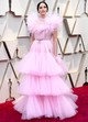 Jöjjenek a habcsókok! Az Oscaron mindig vannak, akik túlságosan romantikus hangulatba kerülnek. Kacey Musgraves rózsaszín Giambattista Valli ruhája egy szabászati csoda, ugyanakkor olyan, mintha az énekesnőt lassan, de biztos a szemünk előtt falná fel egy rózsaszín habszörny