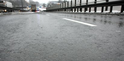 Oblodzenie na drogach. Ostrzeżenia dla kilku województw