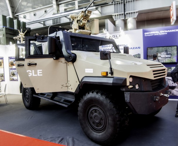 Wielozadaniowy pojazd wojsk specjalnych Eagle V 4x4 zaprezentowany podczas XXIII Międzynarodowego Salonu Przemysłu Obronnego w Kielcach.  (zuz) PAP/Michał Walczak