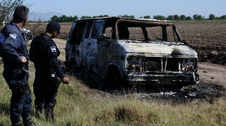 Ebben a kiégett gépjárműben találták meg a két személy holttestét / Fotó: AFP