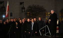 "Pomnik smoleński będzie na 10 kwietnia; skończą się miesięcznice w obecnej formie"