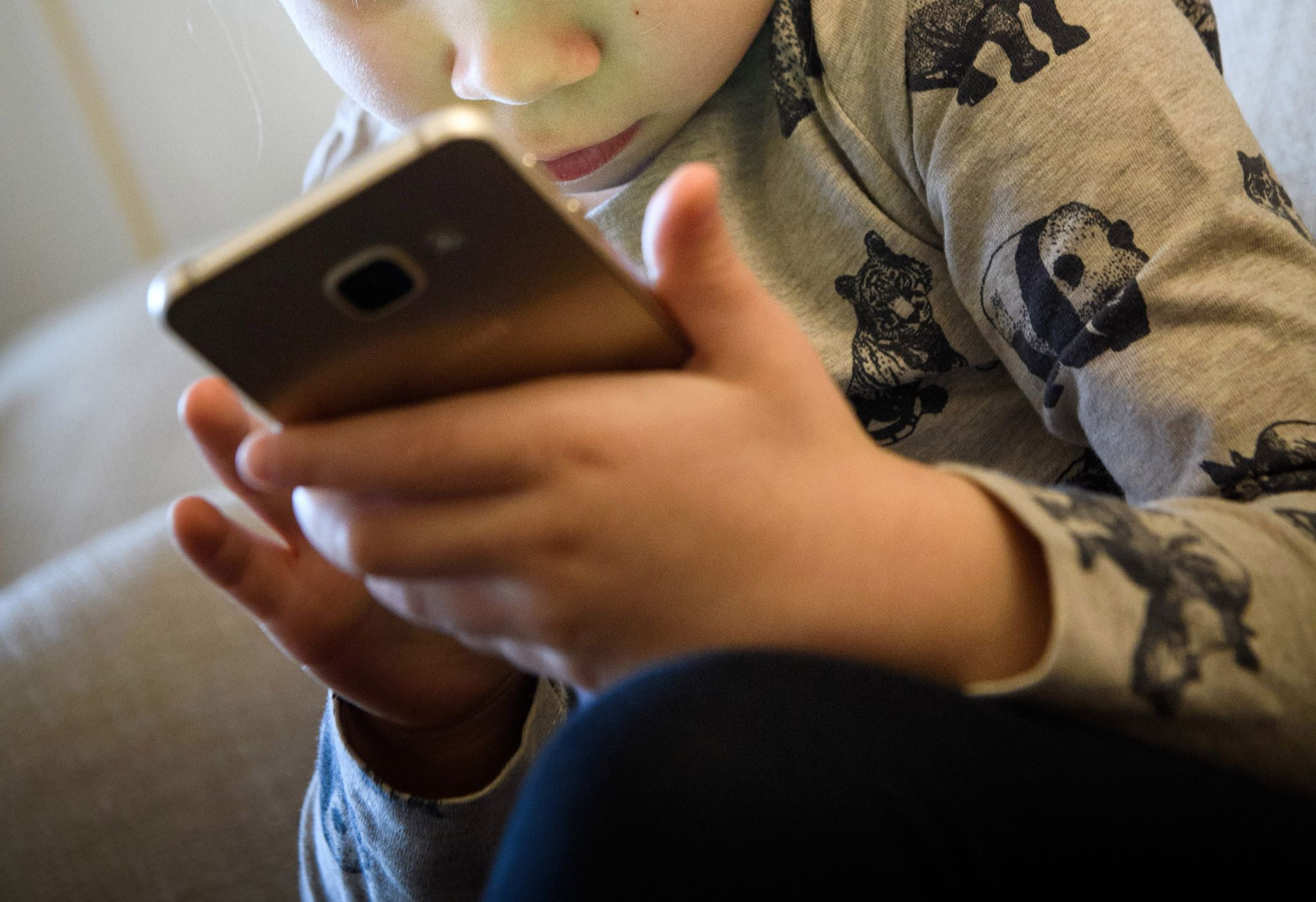 Siebenjährige nutzen bereits Smartphones - Experten warnen