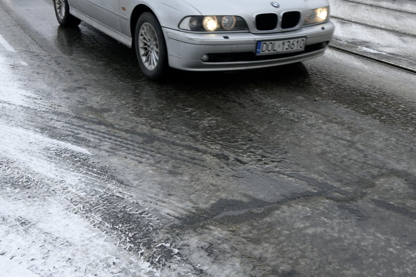 Skandal! Wrocław sparaliżowany przez zimę, a płacimy miliony za odśnieżanie!