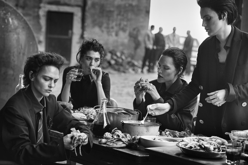 Peter Lindbergh - "Sasha Pivovarova, Steffy Argelich, Kirsten Owen & Guinevere van Seenus" (Nowy Jork, Brooklyn, 2015) 