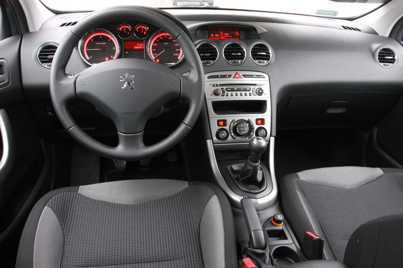 Peugeot 308 kontra Renault Megane: który używany kompakt jest lepszym wyborem?
