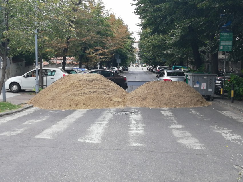 Postavljene barikade od peska