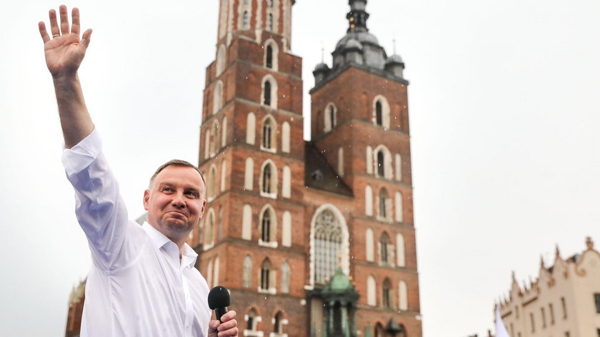 Prezydent Andrzej Duda podczas wiecu w Krakowie