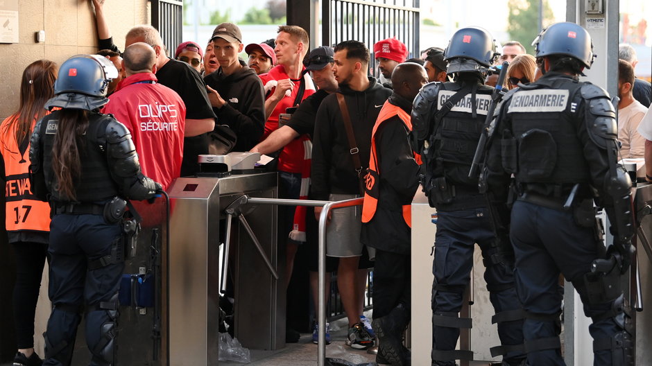 Kibice Liverpoolu mieli problemy z wejściem na stadion w Paryżu