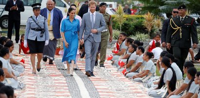 Problem z lądowaniem samolotu. Na pokładzie Meghan i Harry