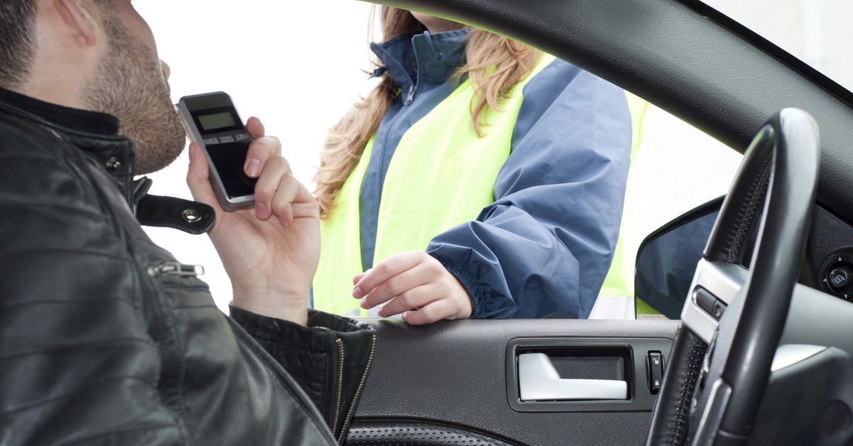 Pracownik po alkoholu. Jakie konsekwencje dla pracodawcy i pracownika?