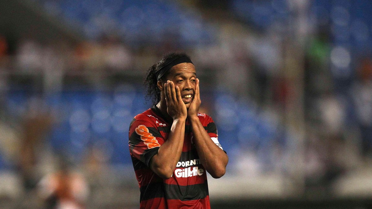 Agent Ronaldinho ujawnił, że obecny klub jego klienta, Flamengo Rio de Janeiro, ma spore zaległości z wypłatami. Ostrzegł, że jeśli nic się nie zmieni, to były gracz Milanu zbojkotuje mecz w Copa Libertadores, w którym brazylijski klub zmierzy się z Realem Potosi.