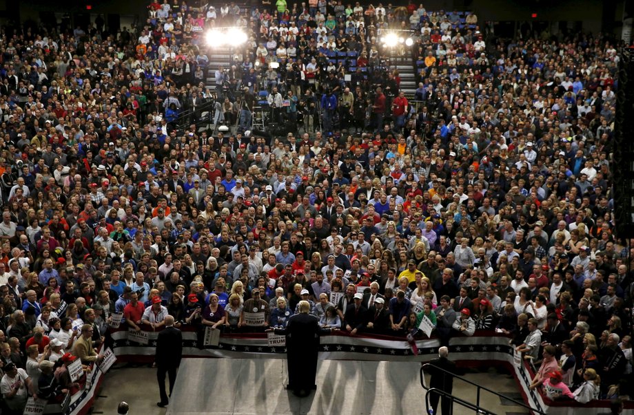 Republican presidential candidate Donald Trump speaks at a campaign event in Springfield, Illinois, November 9, 2015.