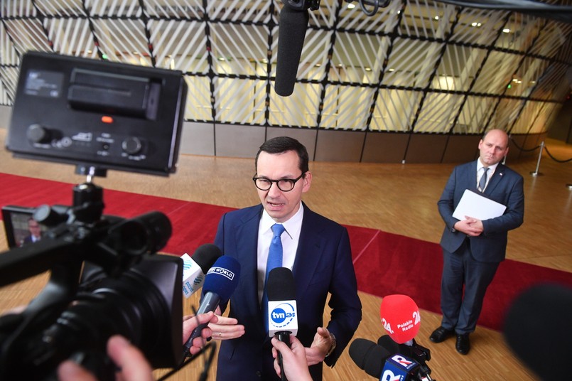 Unijny szczyt w Brukseli. Premier Mateusz Morawiecki i Szymon Sękowski vel Sęk