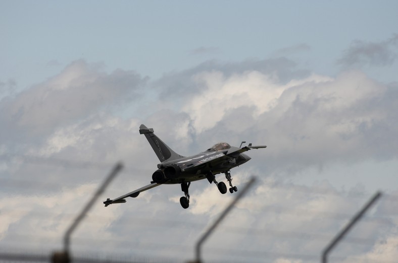 Wojskowy odrzutowiec Rafale produkowany przez Dassault Aviation SA, Paris Air Show, Francja, 22 czerwca, 2011
