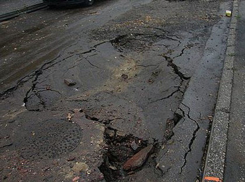 Zapadlisko po burzy w dzielnicy Zaborze w Zabrzu