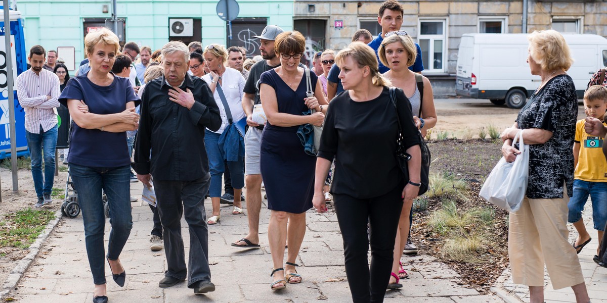 Hanna Zdanowska na spacerze na Starym Polesiu 