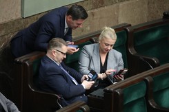 Ministrowie nie chcą rozstać się ze sprzętem. Odkupują rządowe telefony i tablety