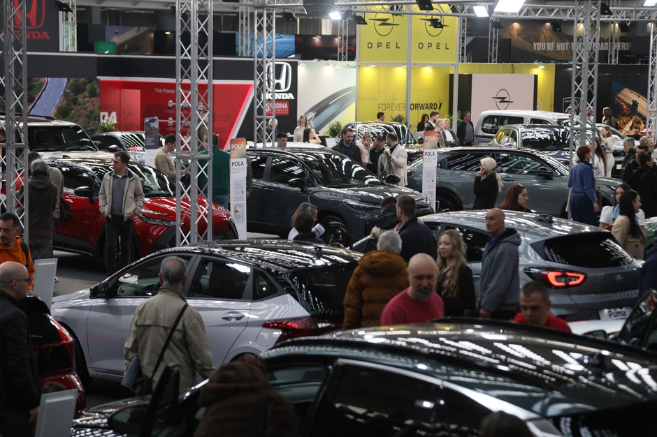 Kompanija uspeva da očuva stabilnost uprkos padu tražnje za električnim vozilima i rastu američkih carina