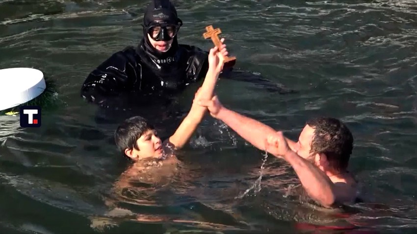 Plivanje za časni krst u Arilju