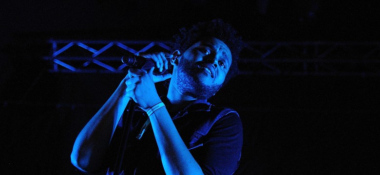 Zobacz, jak The Weeknd zakopuje się żywcem