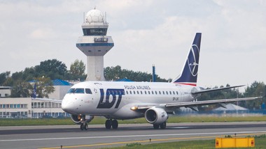 kontrolerzy z okęcia będą nadzorować dwa lotniska pod warszawą. trwa r