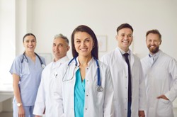 Wysokie podwyżki dla pracowników podmiotów leczniczych. Wynagrodzenie zasadnicze wyższe od 667,06 zł do 1488,04 zł