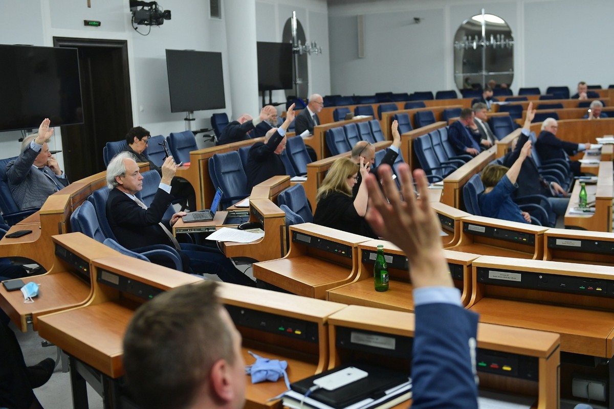 Senat wzywa media publiczne do zapewnienia pełnego obiektywizmu