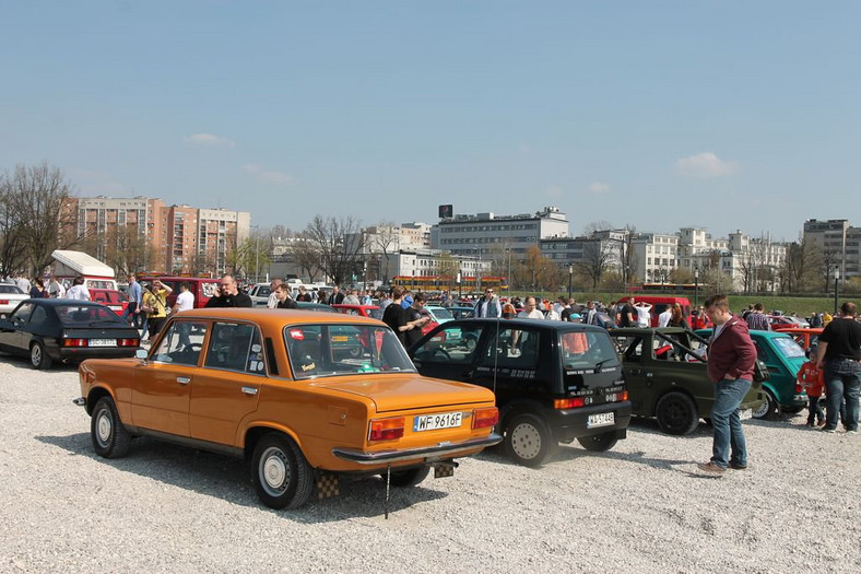 Youngtimer Warsaw 2015 - parada pod Stadionem Narodowym