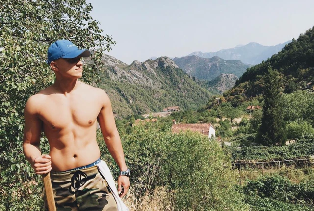 NEĆETE VEROVATI ŠTA RADI BRAT STANIJE DOBROJEVIĆ DOK ONA TONE U SKANDALU: Oglasio se potpuno izlovan, svi se pitaju ima li uvida u SESTRINE RADNJE! (FOTO)