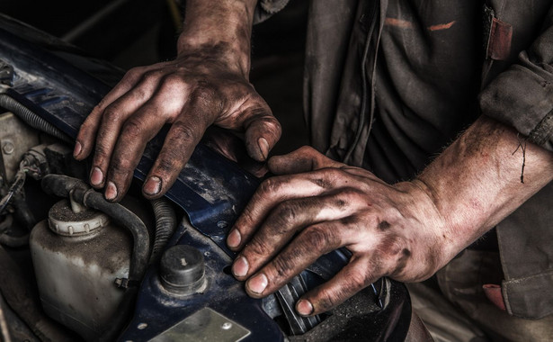 Chcesz używane auto? Uważaj! Tak mechanik oszukiwał przy sprowadzaniu samochodów