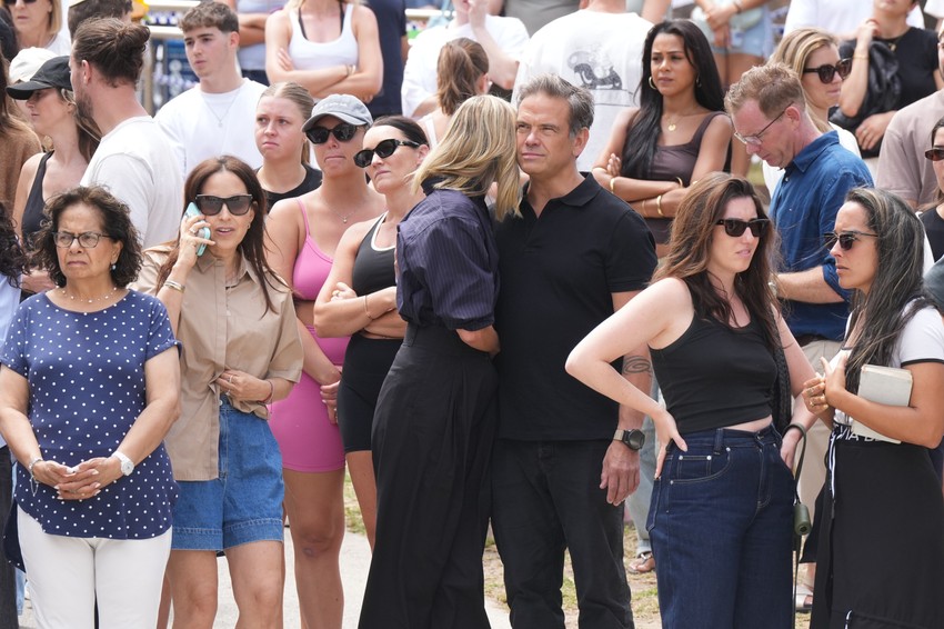 Odavanje počasti žrtvama masakra na plaži u Sidneju