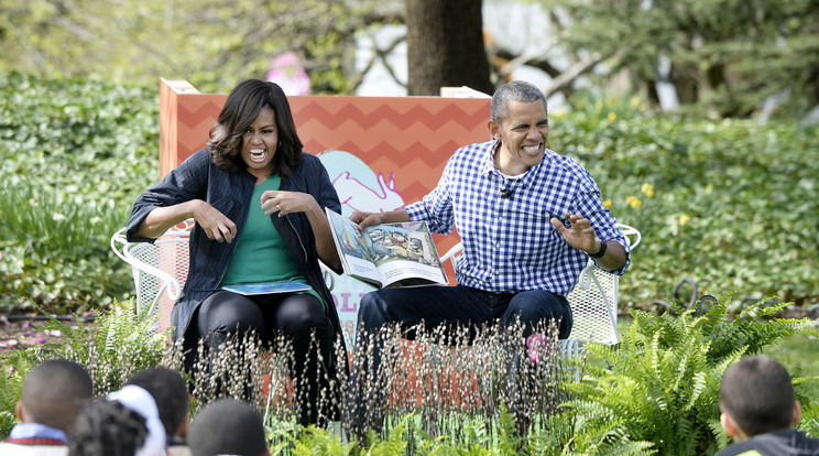Obama és felesége mesét olvas a gyerekeknek / Fotó: NORTHFOTO
