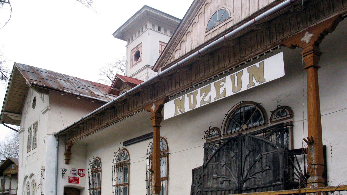 Muzeum Pienińskie im. Józefa Szalaya, które przez lata mieściło się w XIX-wiecznej willi "Pałac" w Szczawnicy od przyszłej soboty zmieni swoją siedzibę. Nową ekspozycję urządzono w byłej strażnicy Straży Granicznej w pobliskiej Szlachtowej.