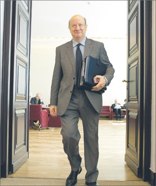 Resort finansów przyspiesza prace nad własnym pomysłem na podatek bankowy