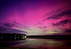 Bardzo silna zorza widoczna nad Polską. Są pierwsze zdjęcia