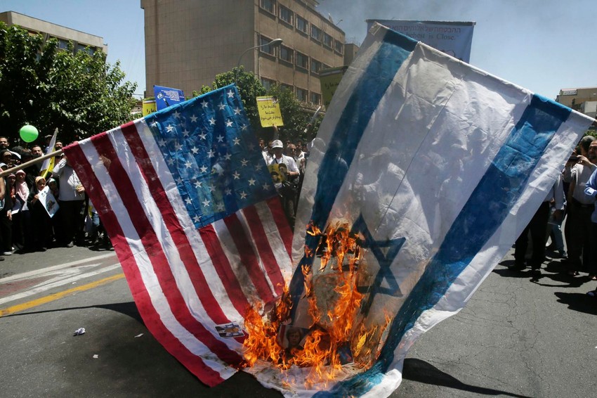 Na demonstracijama u Iranu zapaljene su američke i izraelske zastave