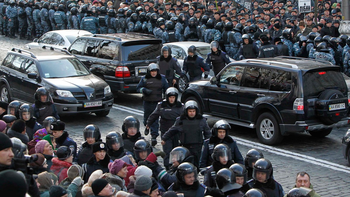 Do potyczek z milicją doszło we wtorek w Kijowie podczas protestów przeciwko ograniczaniu rent i odbieraniu ulg socjalnych weteranom akcji ratowniczej po katastrofie w elektrowni atomowej w Czarnobylu i byłym żołnierzom ZSRR, walczącym w Afganistanie.