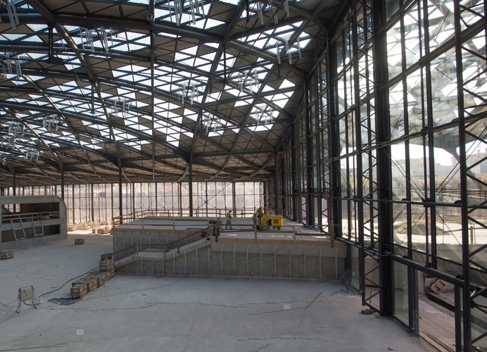 Na poziomie 'zero' będą główne wejścia do budynku dworca.<br><br>fot. (zuz) PAP/Grzegorz Michałowski